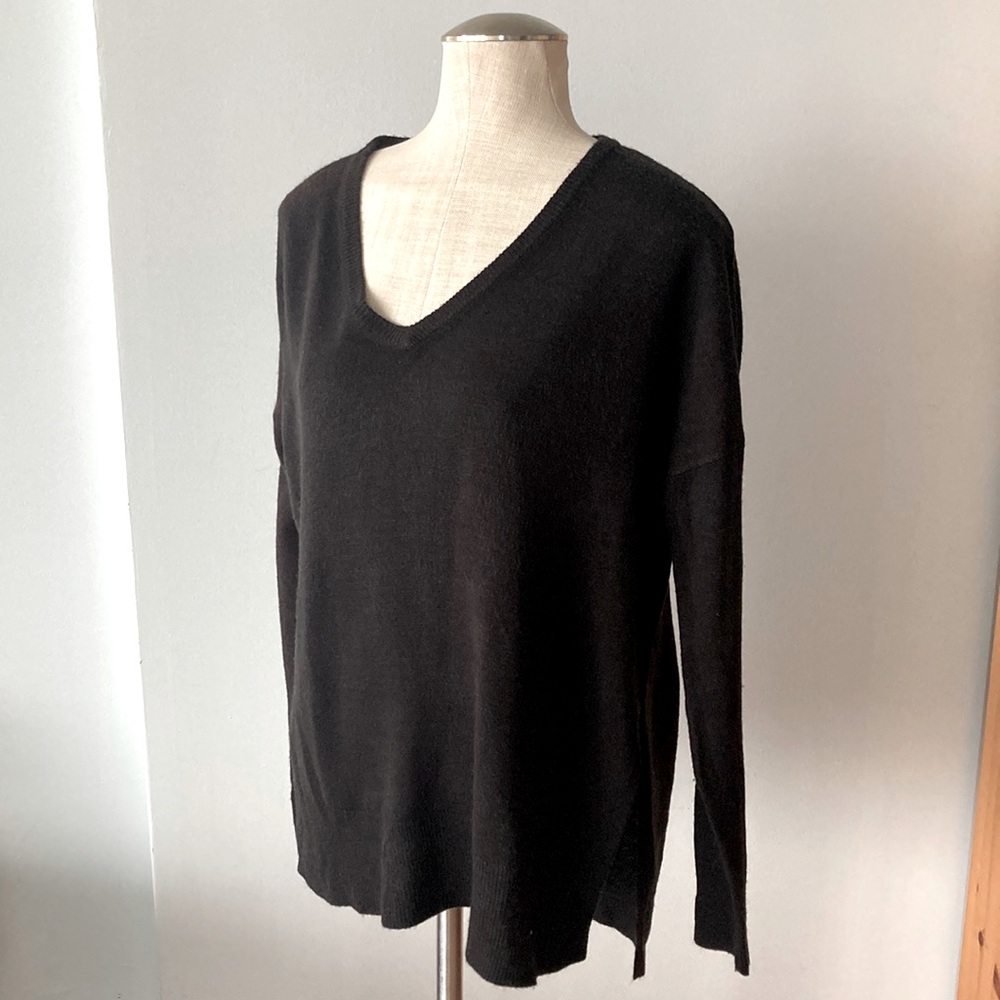 Black BCBG Generation v neck sweater